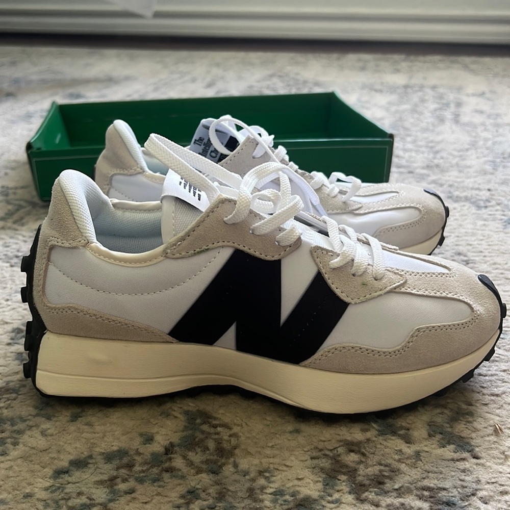 New Balance 327